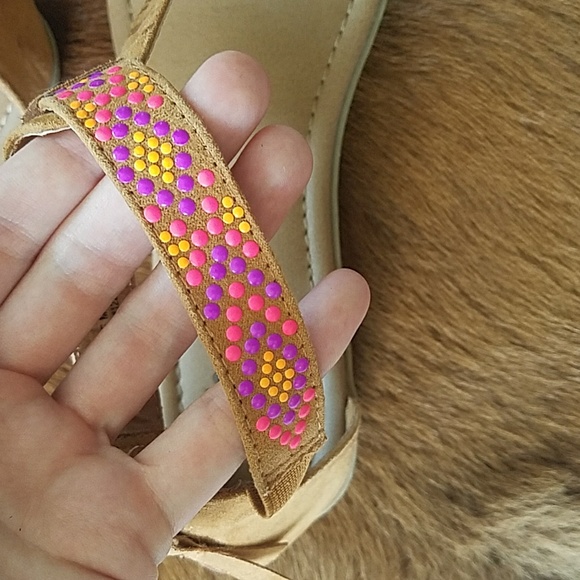 Tribal Pattern Thong Sandals - Picture 4 of 8